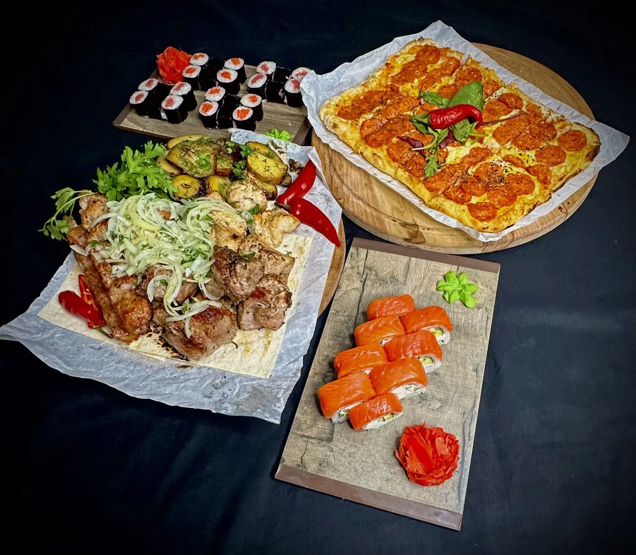 Ассорти шашлыков +пицца и роллы на всю семью